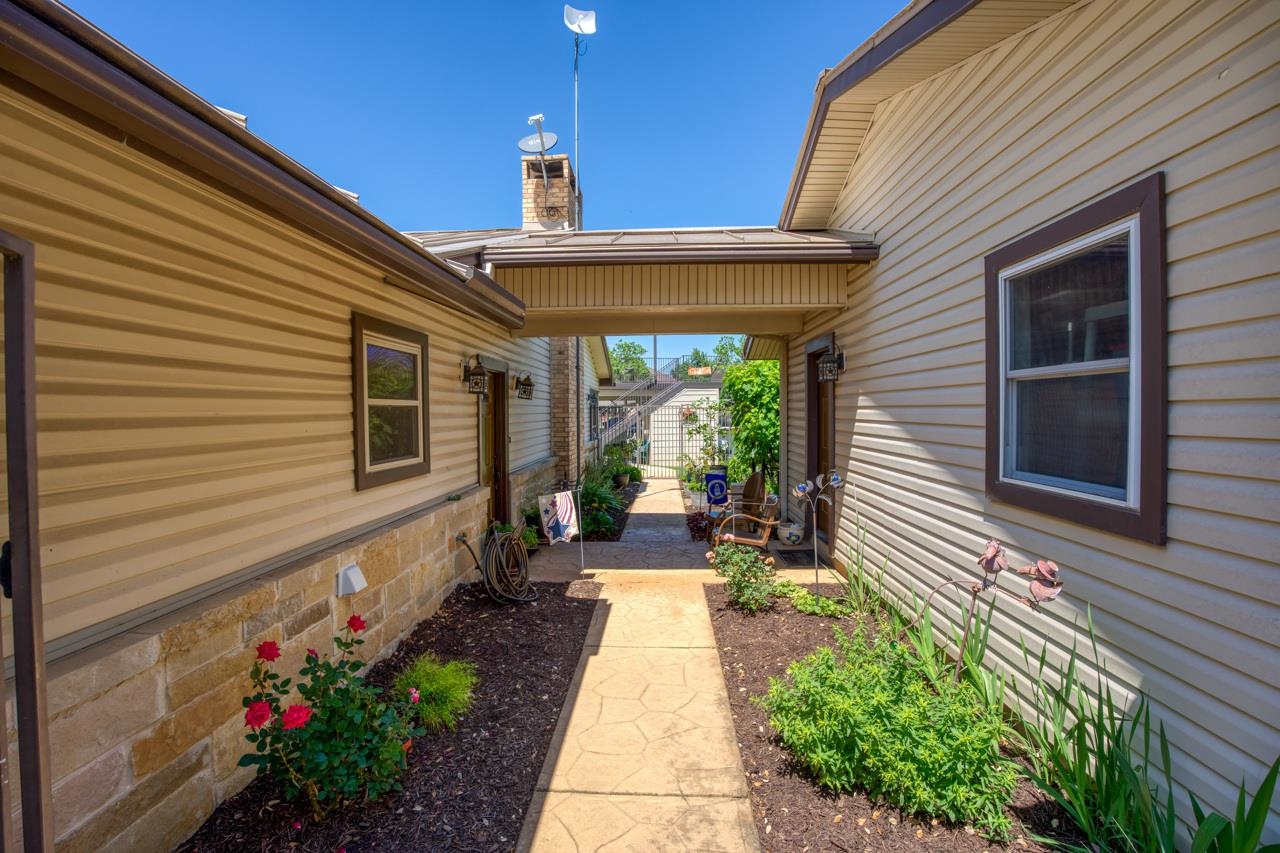 213 Lakeview Sunrise Beach TX 78643