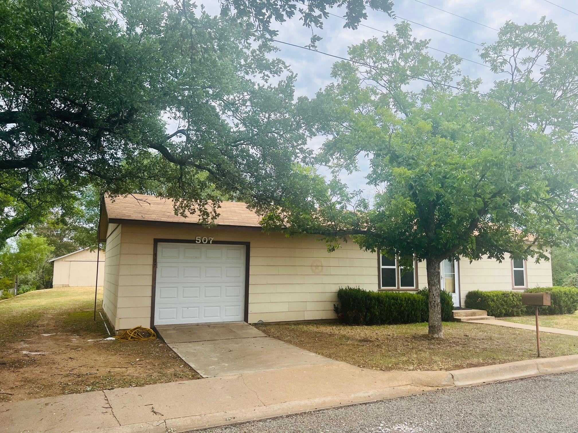 507 W Ollie Street Llano TX 78643