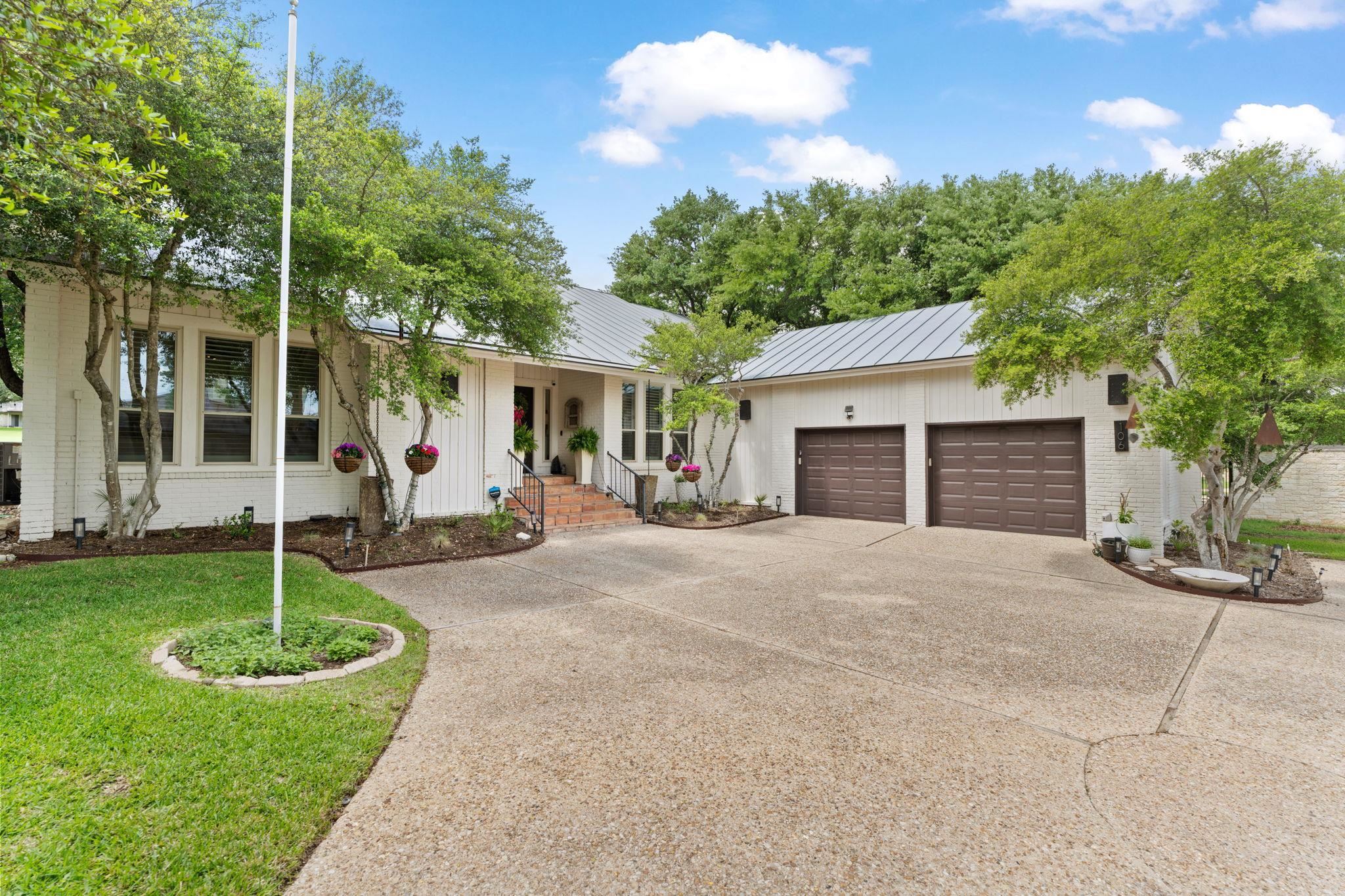 106 Southern Spur Horseshoe Bay TX 78657