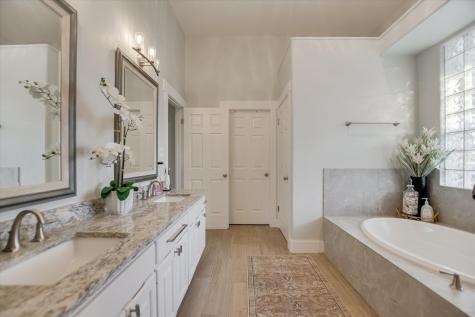 800 Western Bit Horseshoe Bay TX 78657