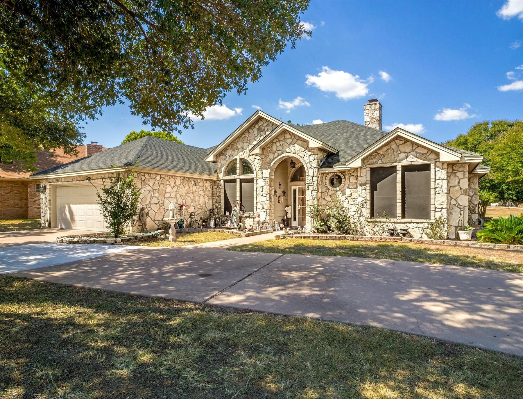 120 Meadowlakes Drive Meadowlakes TX 78654