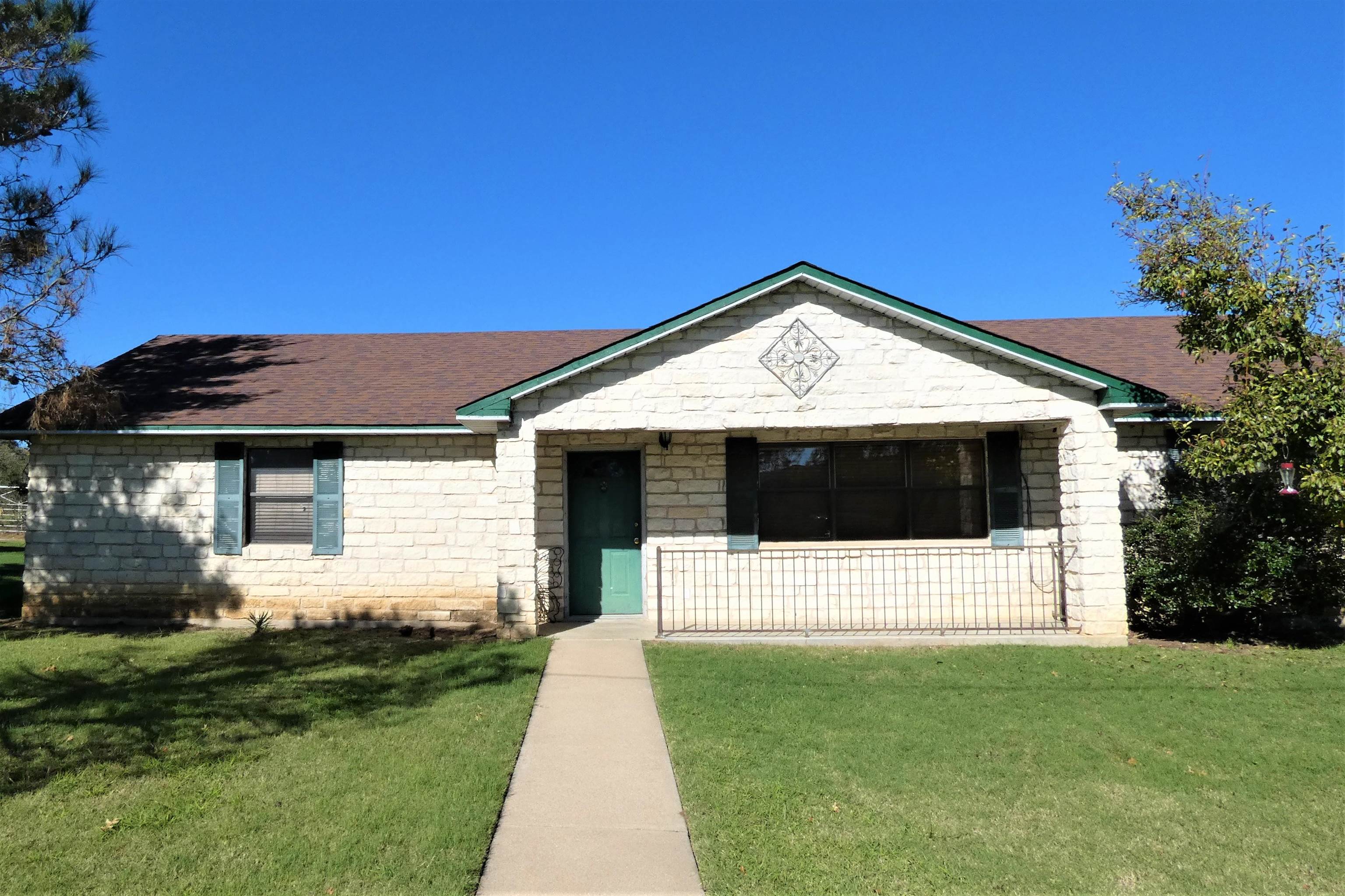 109 Village Lane Llano TX 78643