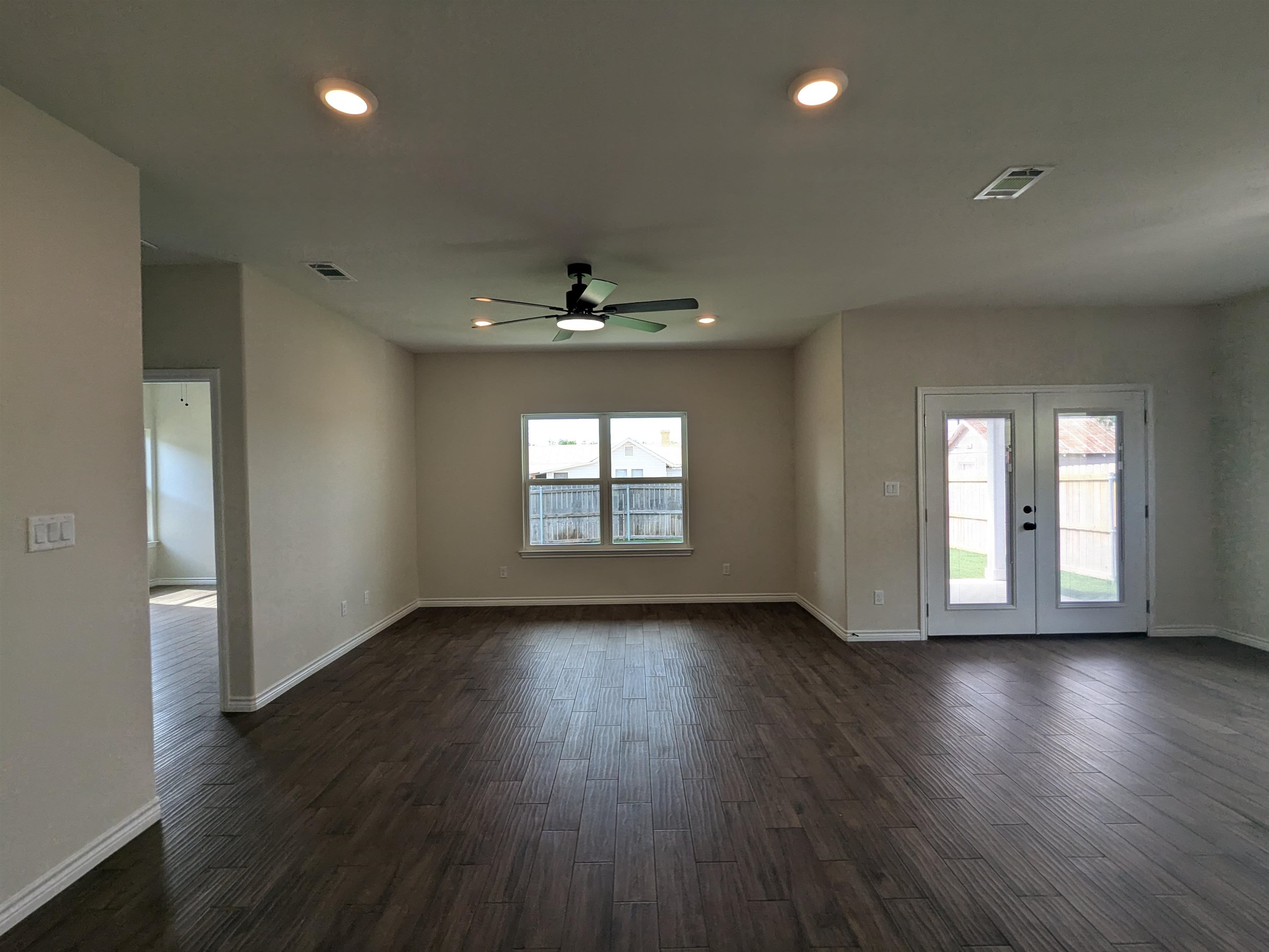 1708 E Ave G Lampasas TX 76550