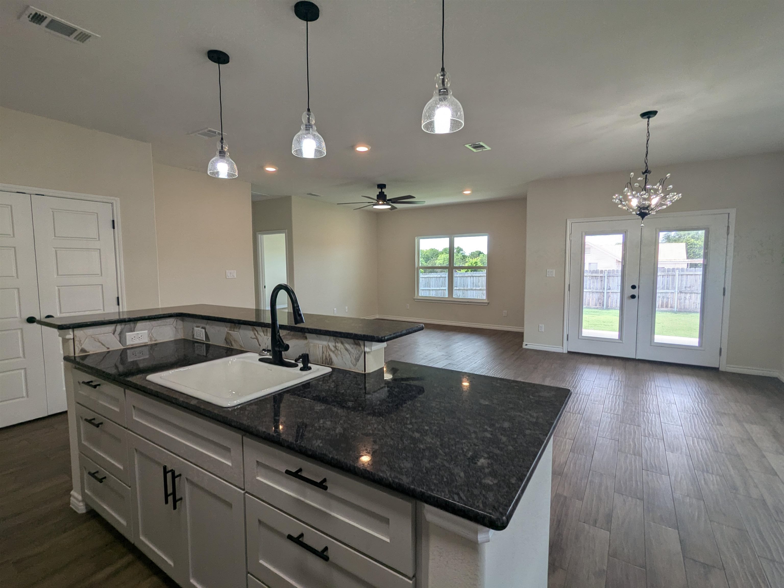 1708 E Ave G Lampasas TX 76550