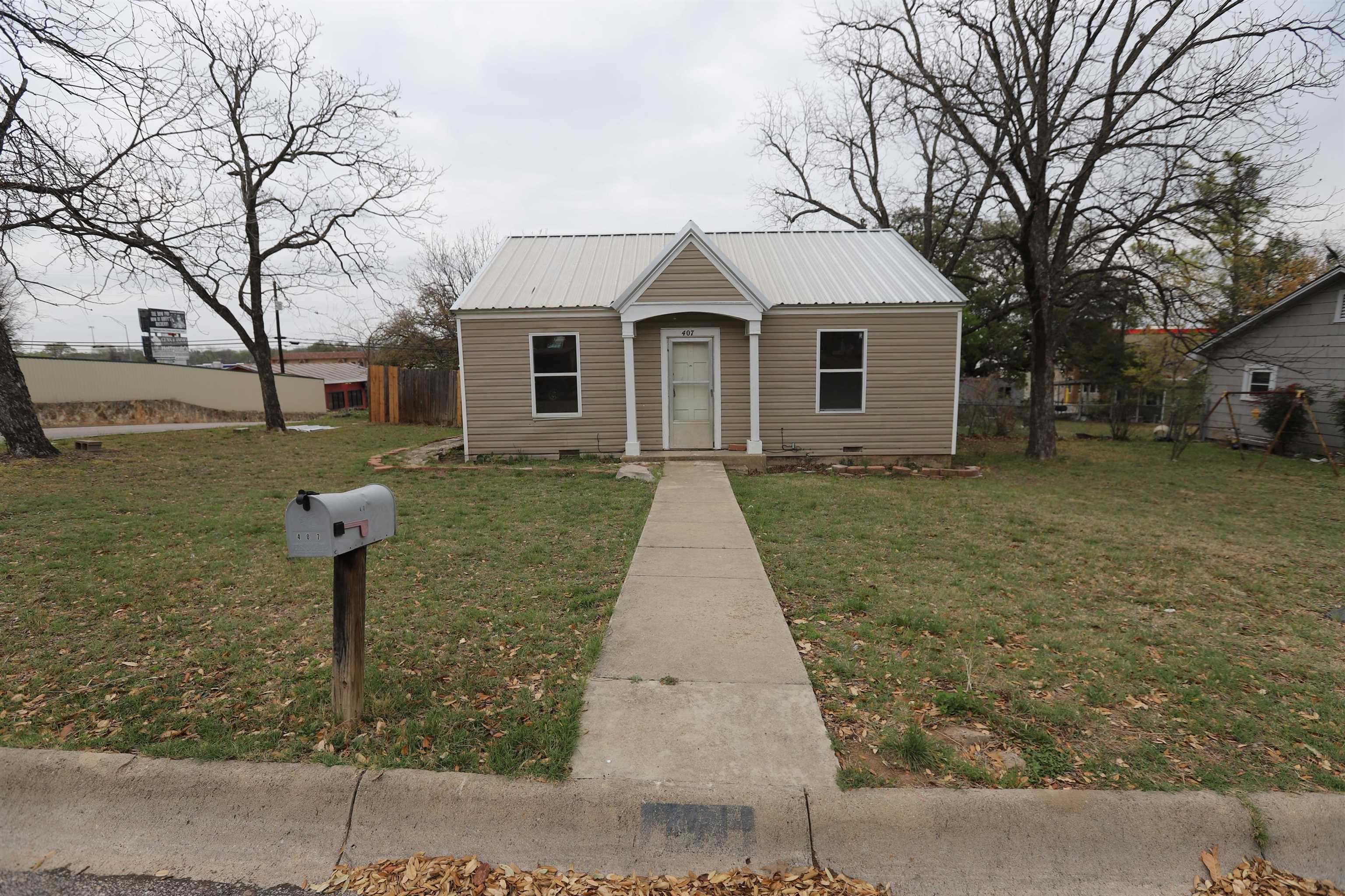 407 N Walnut Street Lampasas TX 76550