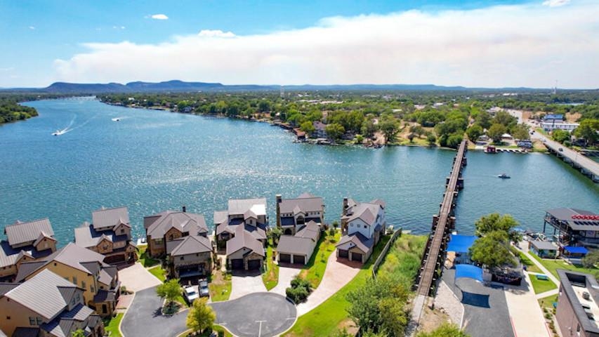 106 Adams Landing Kingsland TX 78639