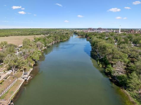 230 Lee Street Seguin TX 78155