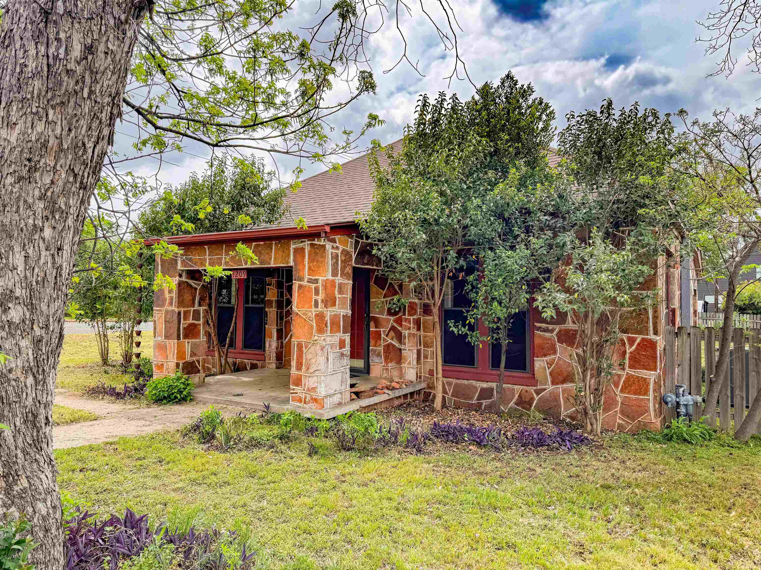 1209 Oatman Street Llano TX 78643
