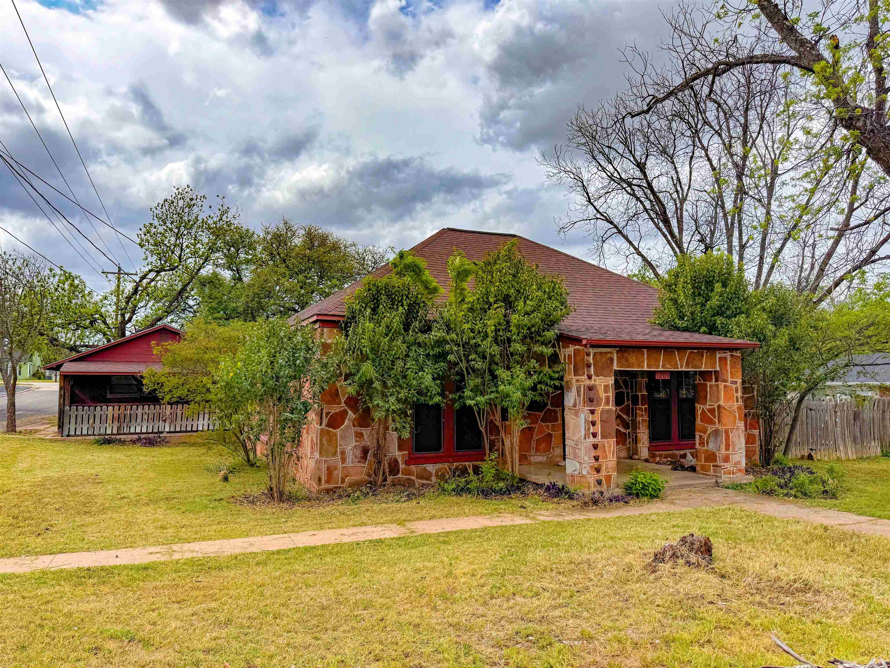 1209 Oatman Street Llano TX 78643