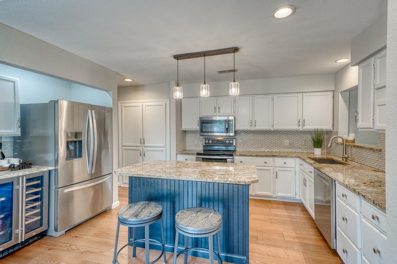305 Onyx Horseshoe Bay TX 78657