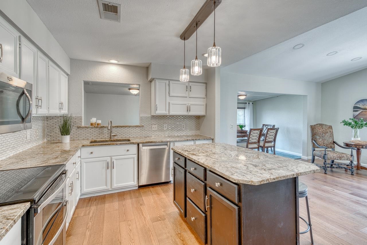 305 Onyx Horseshoe Bay TX 78657