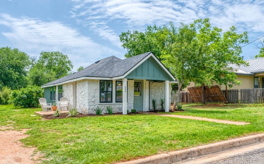 604 E Luce Street Llano TX 78643