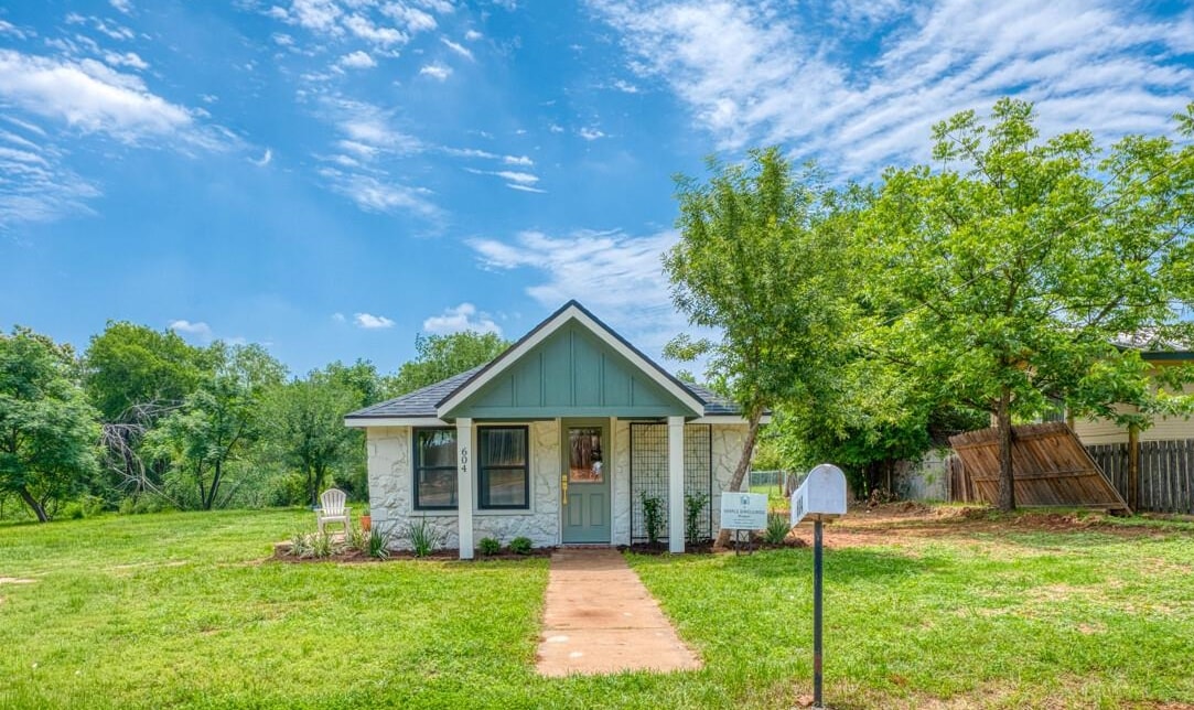 604 E Luce Street Llano TX 78643