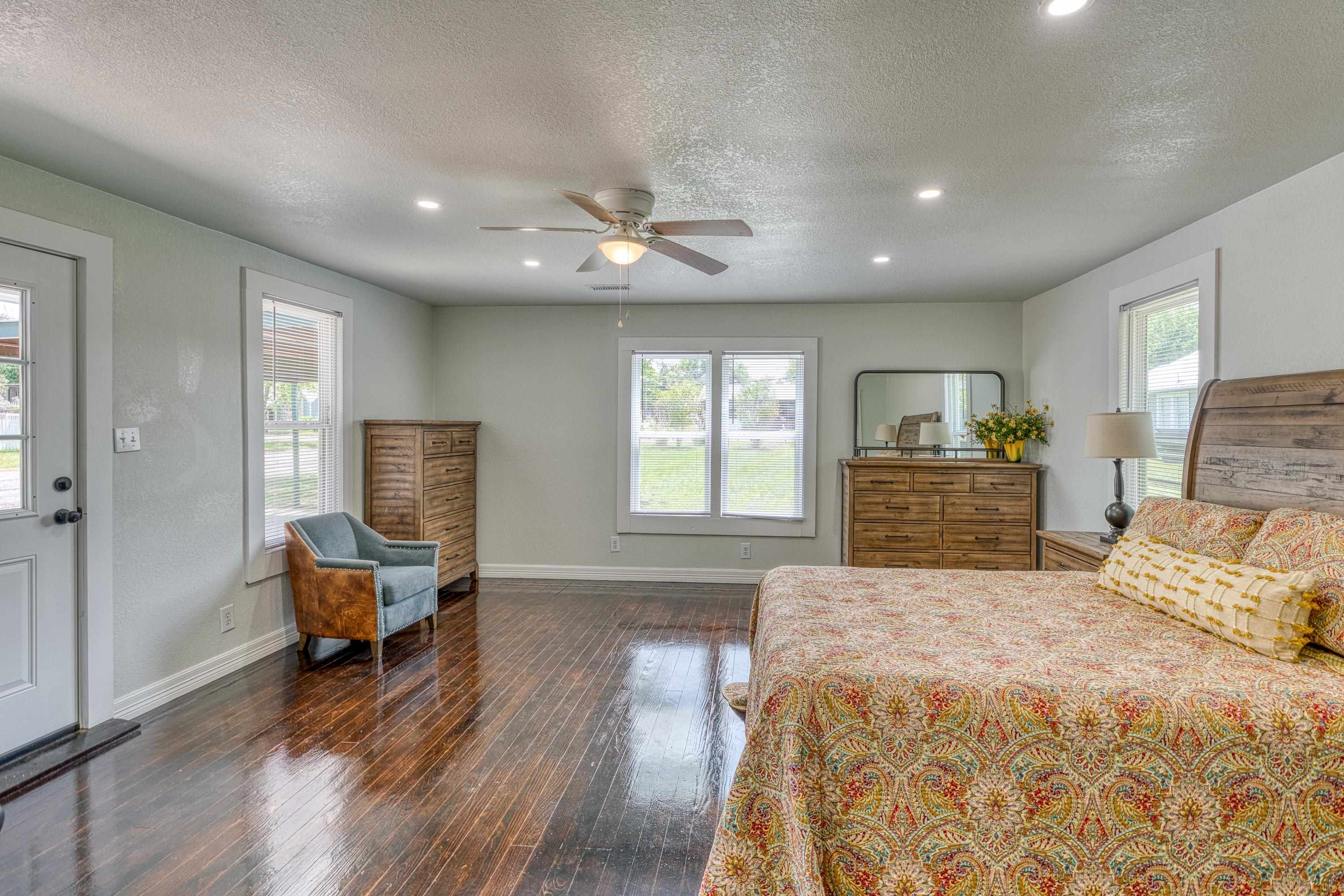 1005 Bayley Llano TX 78643