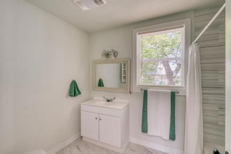 1005 Bayley Llano TX 78643