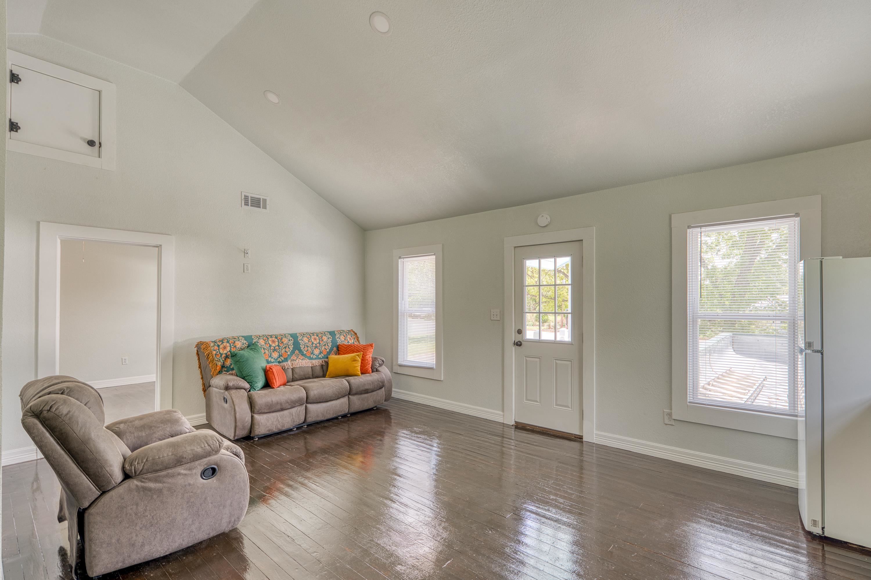 1005 Bayley Llano TX 78643