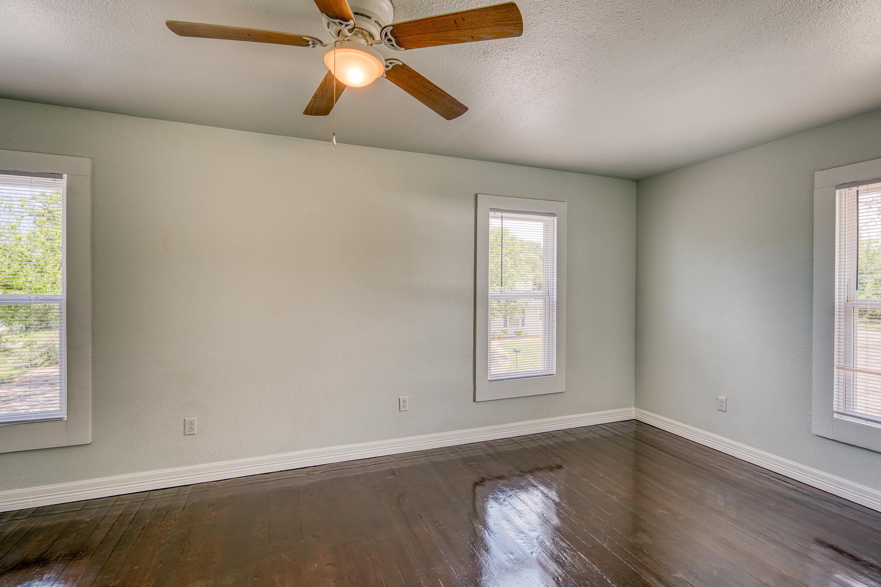 1005 Bayley Llano TX 78643