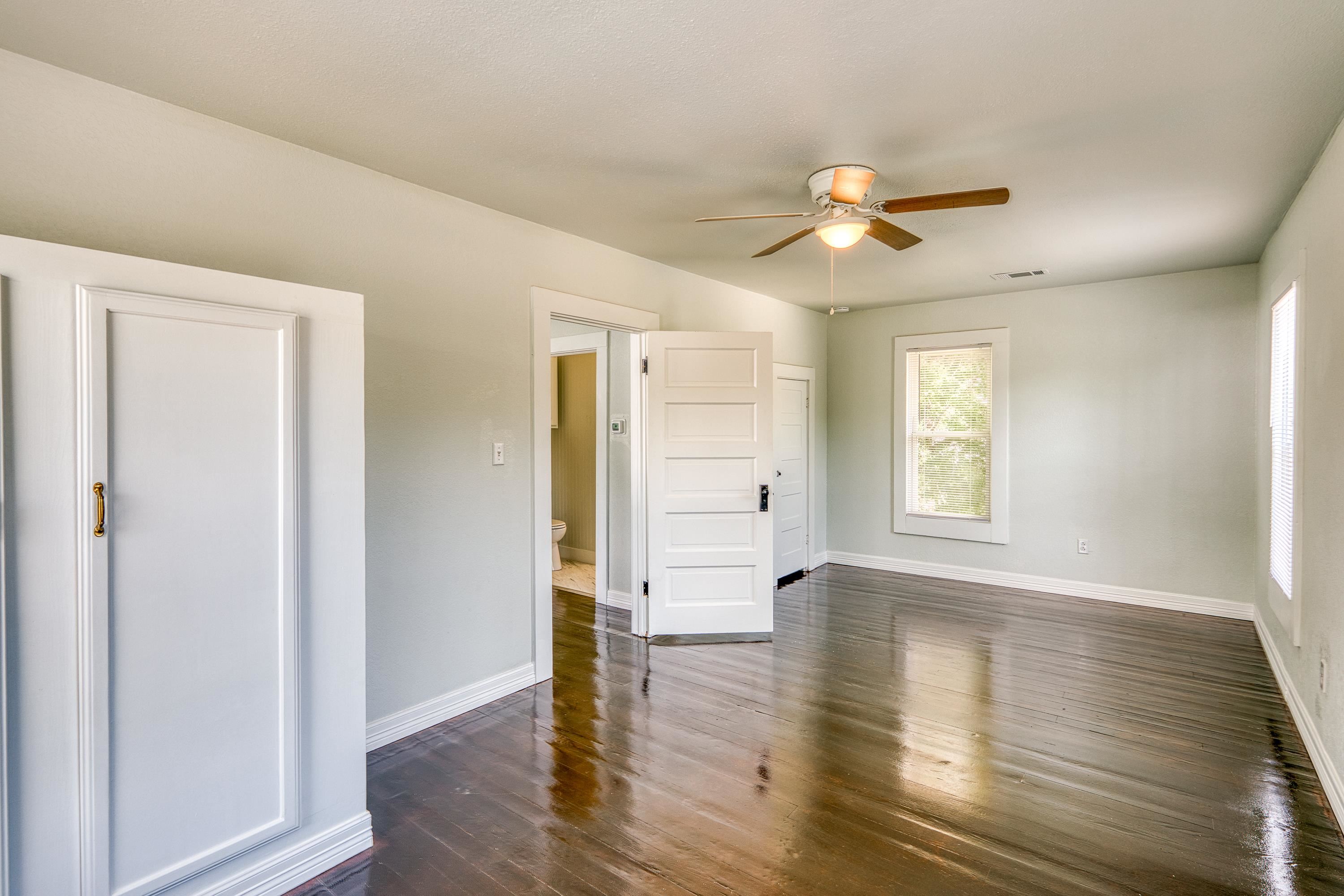 1005 Bayley Llano TX 78643