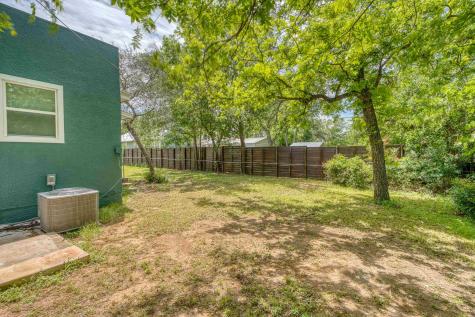 1005 Bayley Llano TX 78643