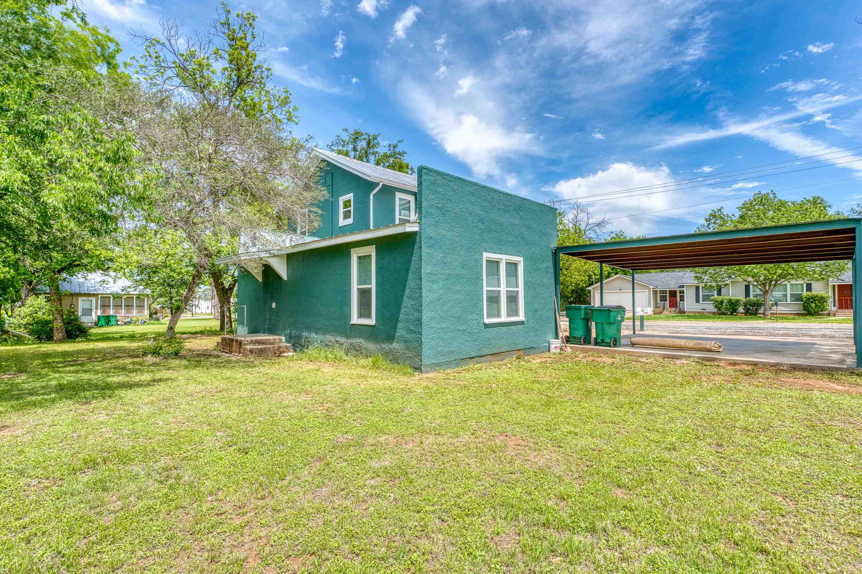 1005 Bayley Llano TX 78643