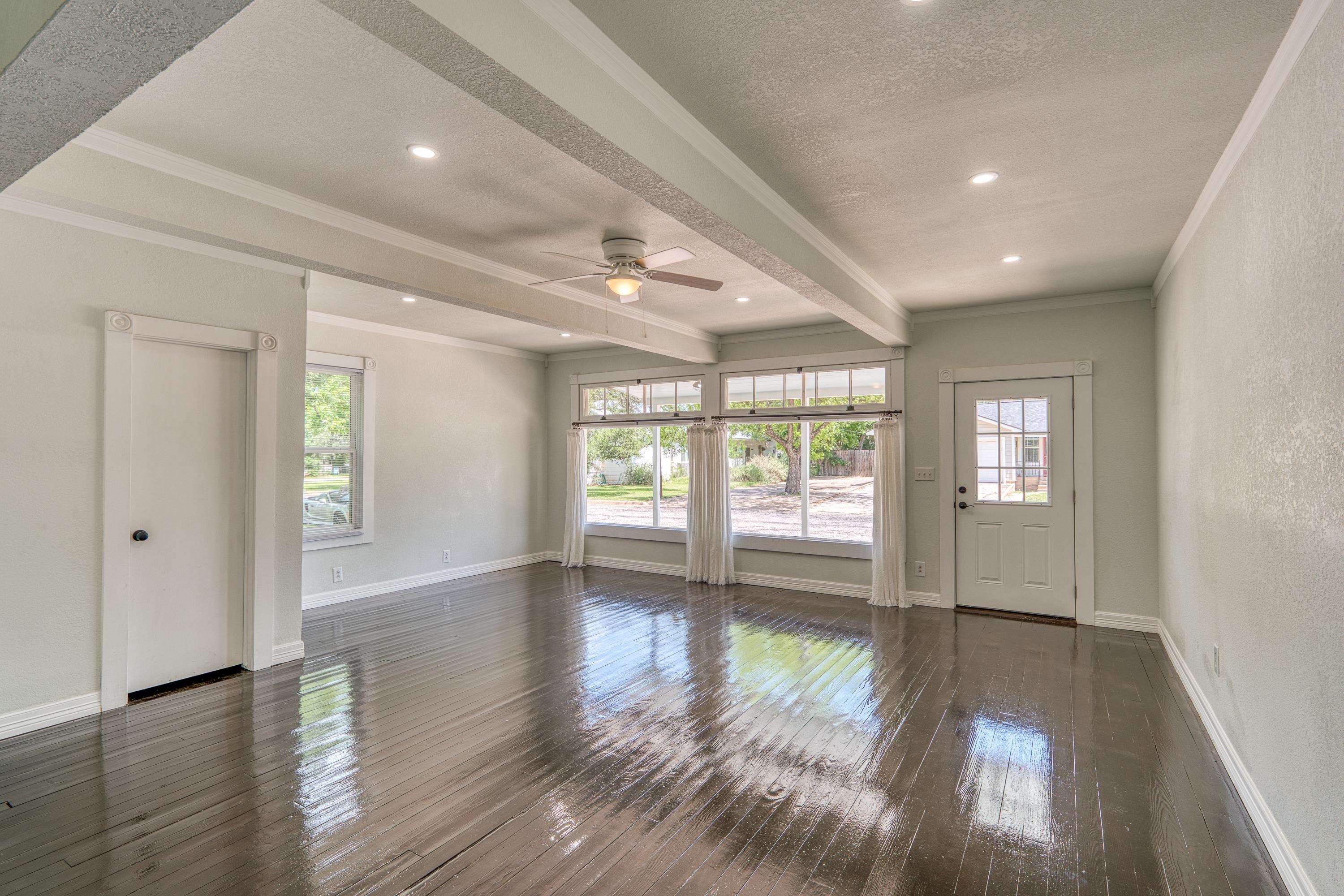 1005 Bayley Llano TX 78643