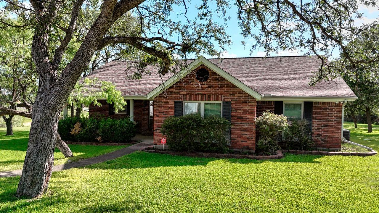 220 W Lakecrest Drive Bluffton TX 78607