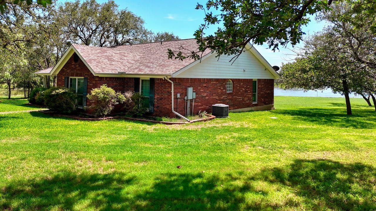 220 W Lakecrest Drive Bluffton TX 78607