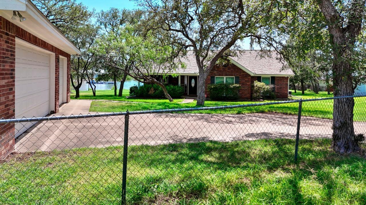 220 W Lakecrest Drive Bluffton TX 78607