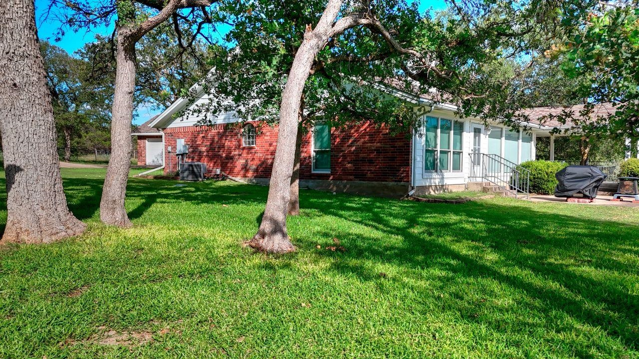 220 W Lakecrest Drive Bluffton TX 78607