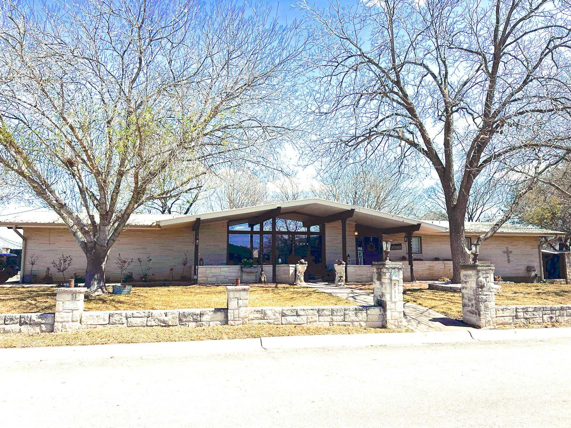 911 N Main Street Burnet TX 78611