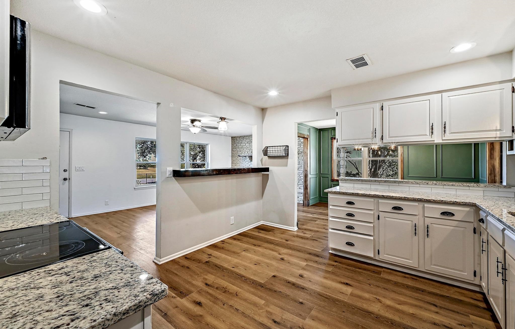 551 N Grange Bertram TX 78605