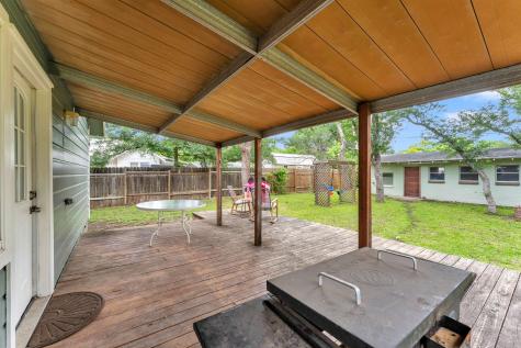 1303 Oak Street Burnet TX 78611