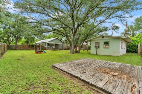 1303 Oak Street Burnet TX 78611