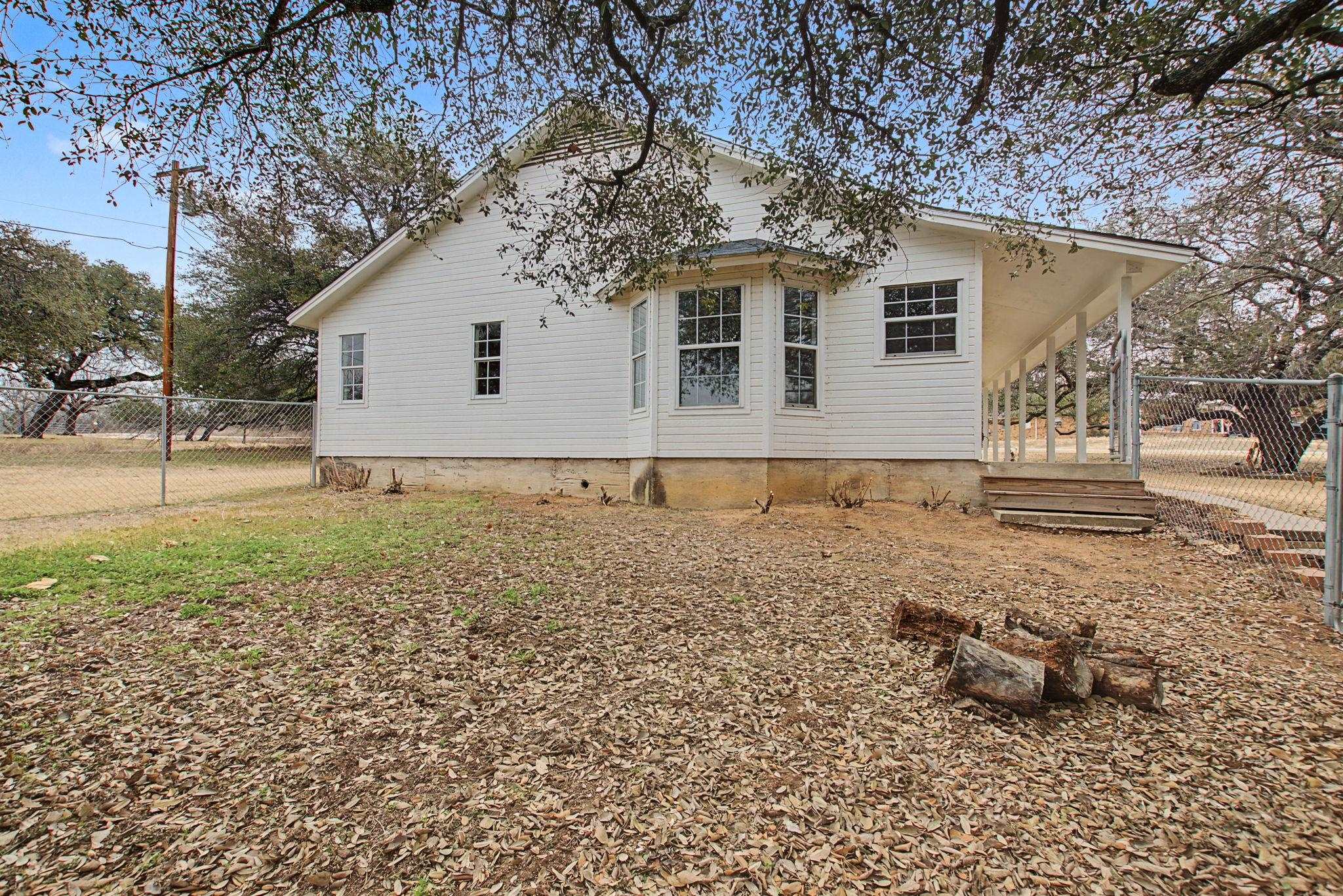 4308 Mountain View Kingsland TX 78639