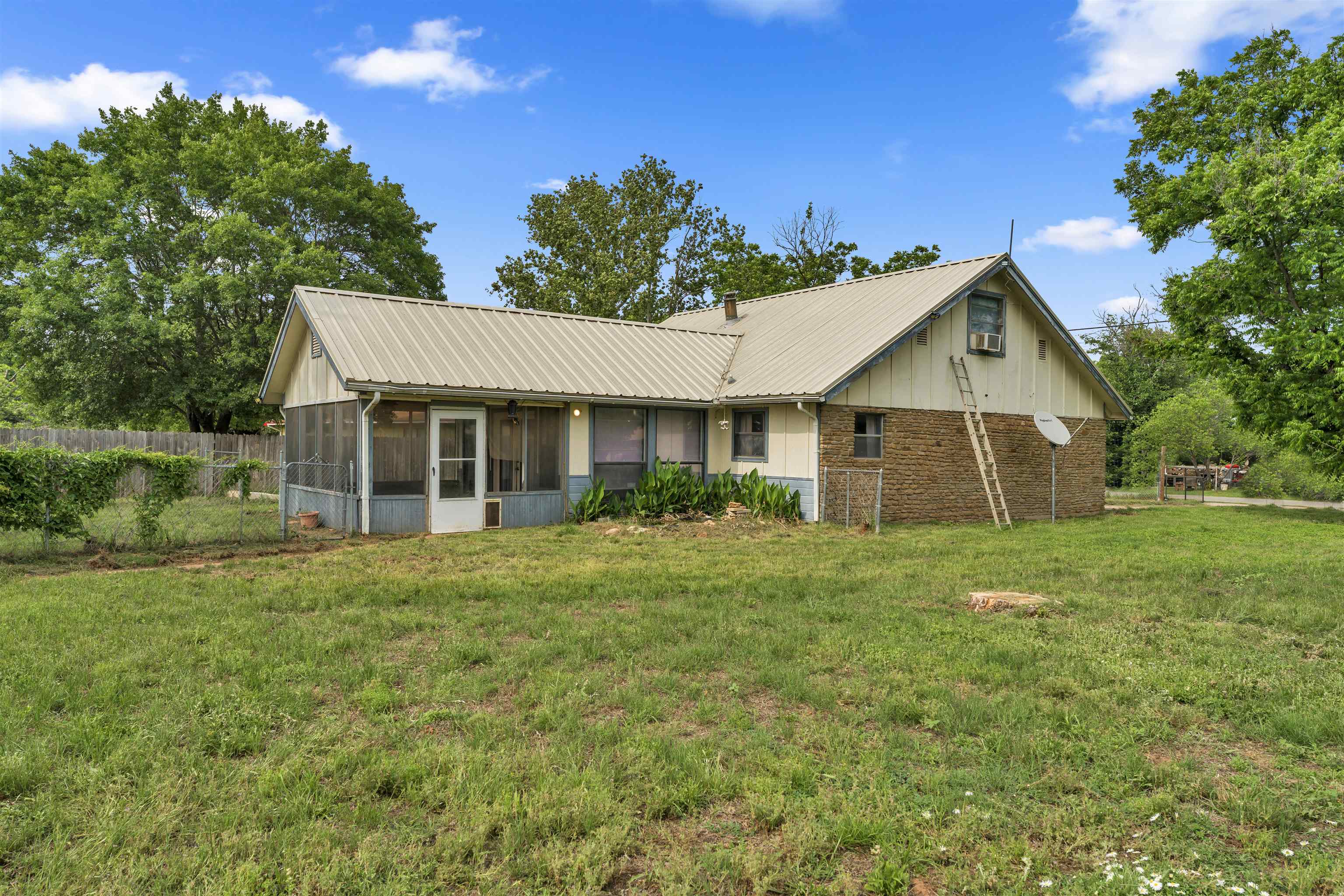 210 N River Oaks Drive Burnet TX 78611