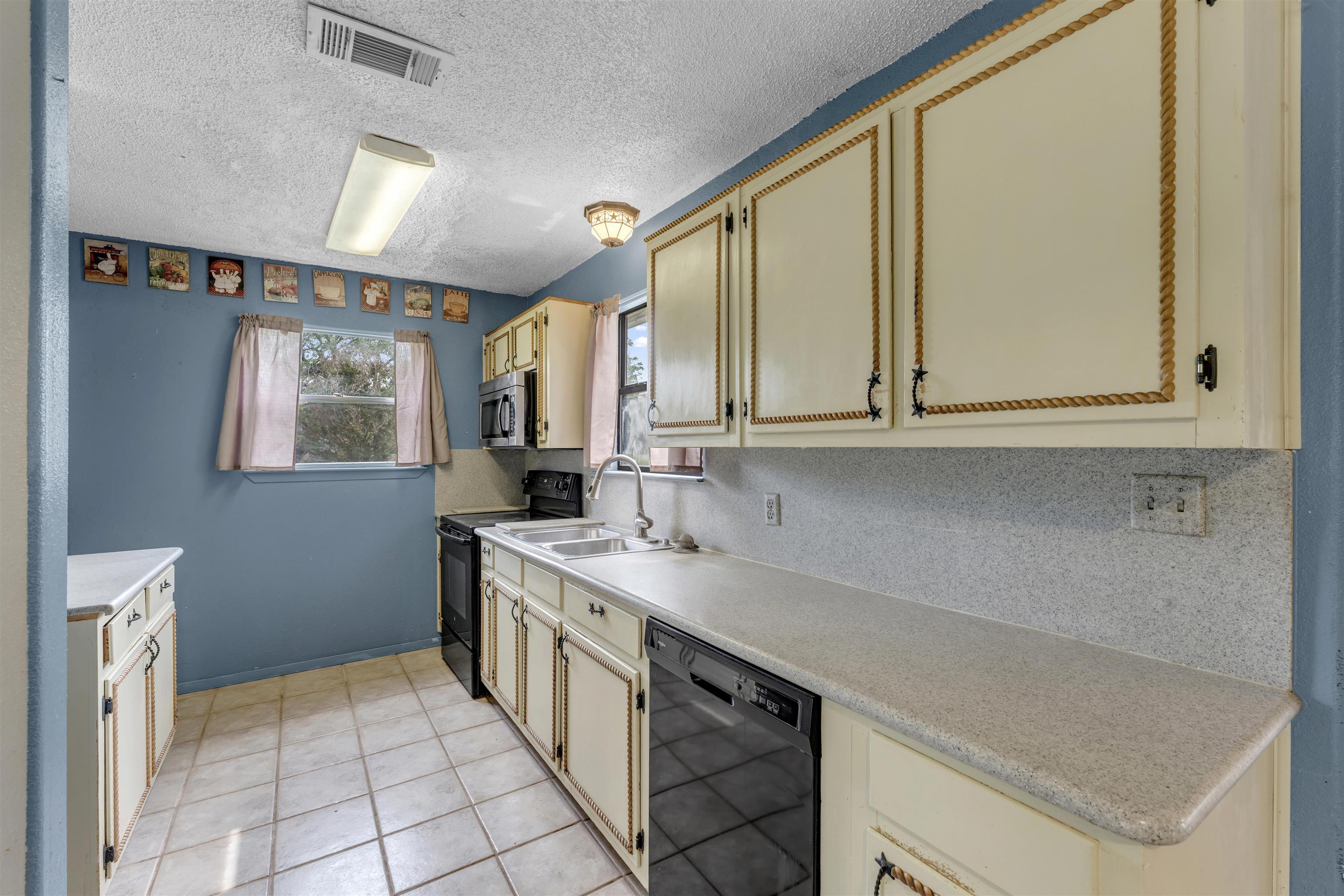 210 N River Oaks Drive Burnet TX 78611
