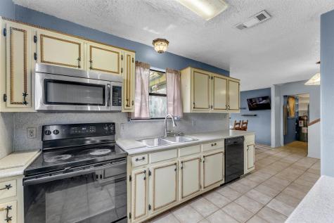 210 N River Oaks Drive Burnet TX 78611