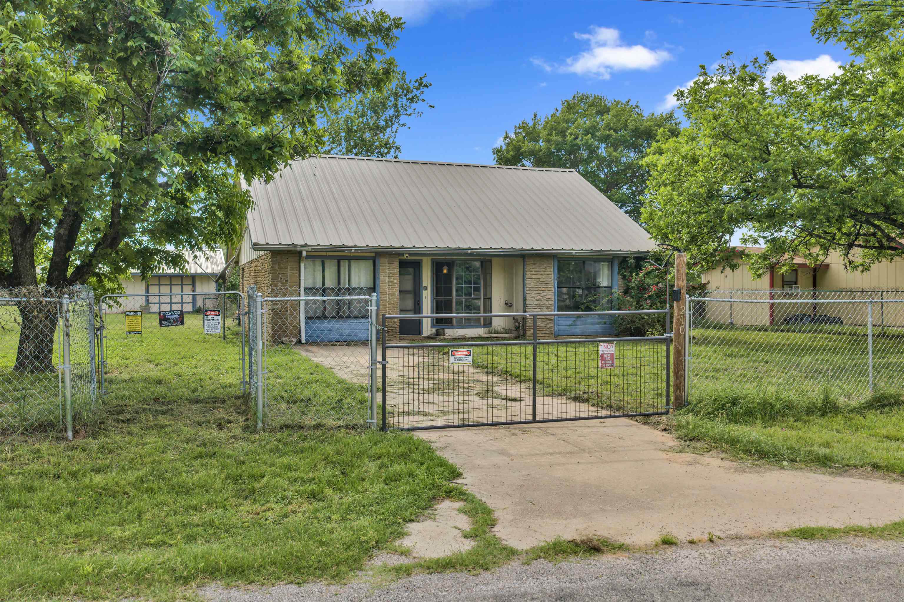 210 N River Oaks Drive Burnet TX 78611
