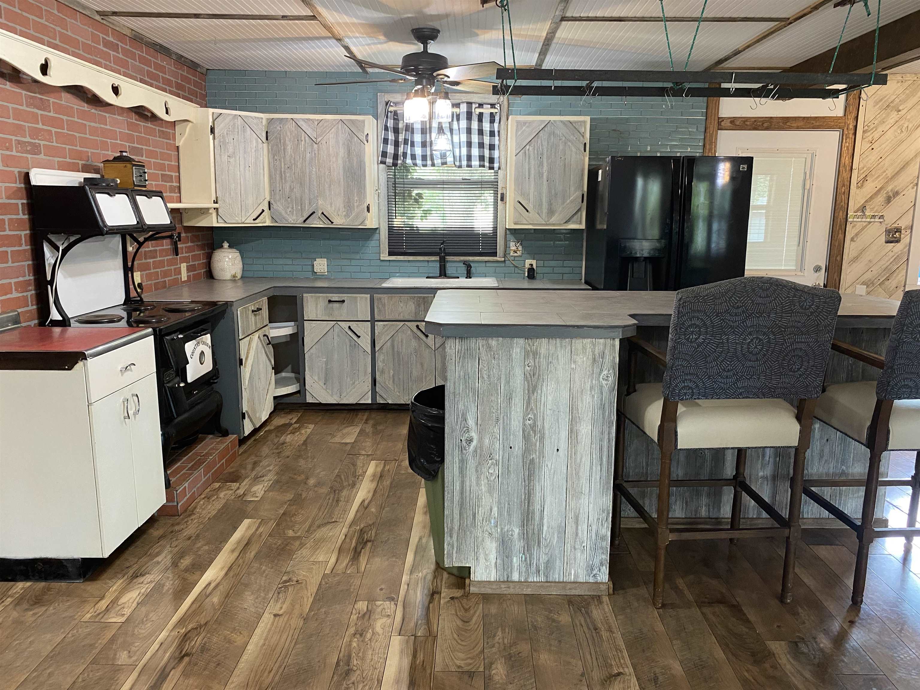 301 E Castlebriar Granite Shoals TX 78654