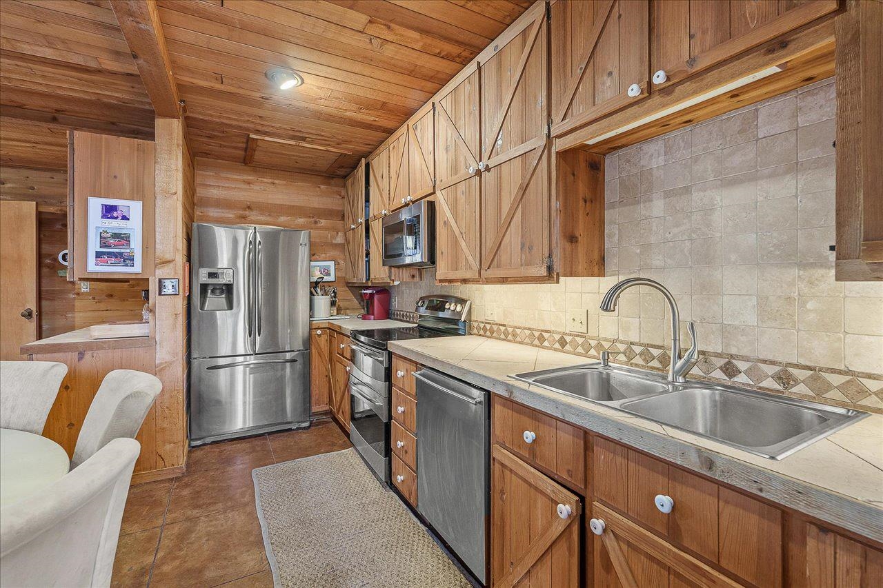 135 Perry Lane Kingsland TX 78639