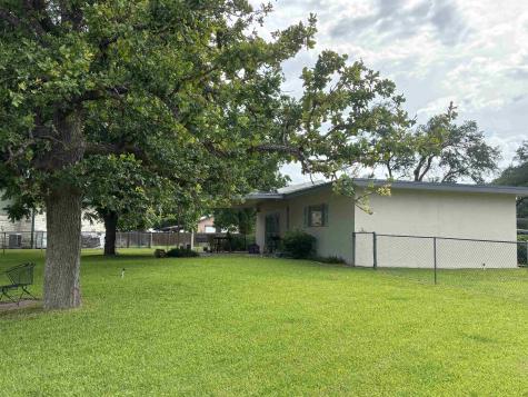112 E Heron Highland Haven TX 78654