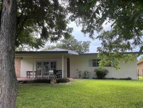 112 E Heron Highland Haven TX 78654