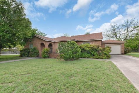 802 W 1st Street Lampasas TX 76550