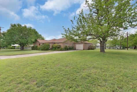802 W 1st Street Lampasas TX 76550