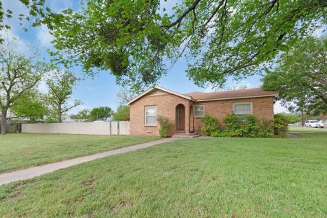 802 W 1st Street Lampasas TX 76550