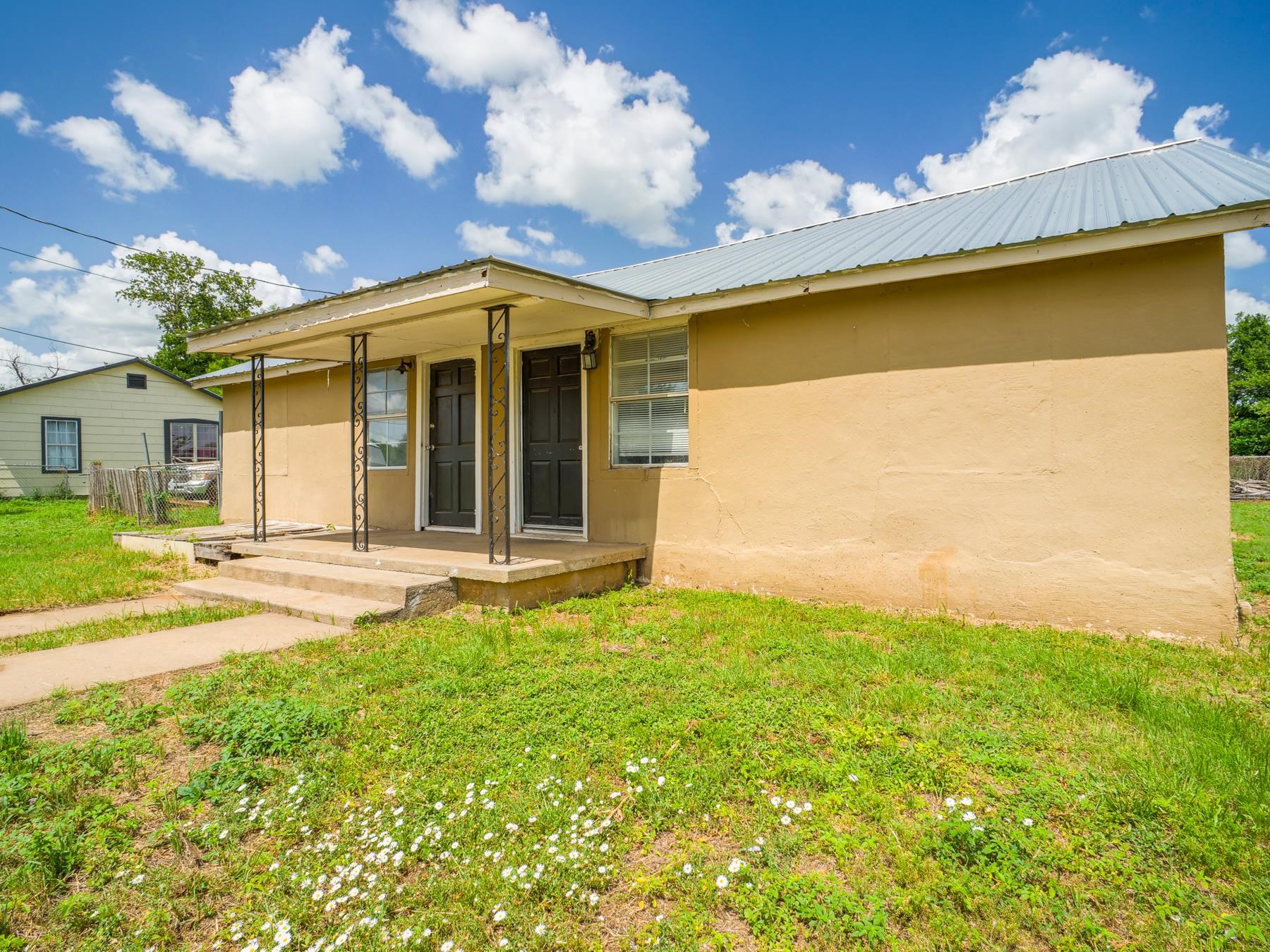 1004 Avon Avenue Llano TX 78643
