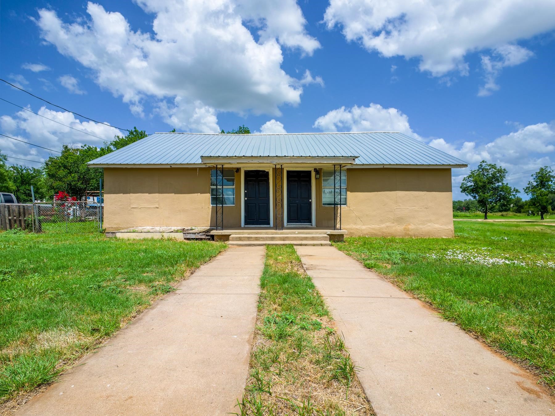 1004 Avon Avenue Llano TX 78643