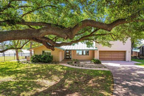 1704 Bluebonnet Kingsland TX 78639