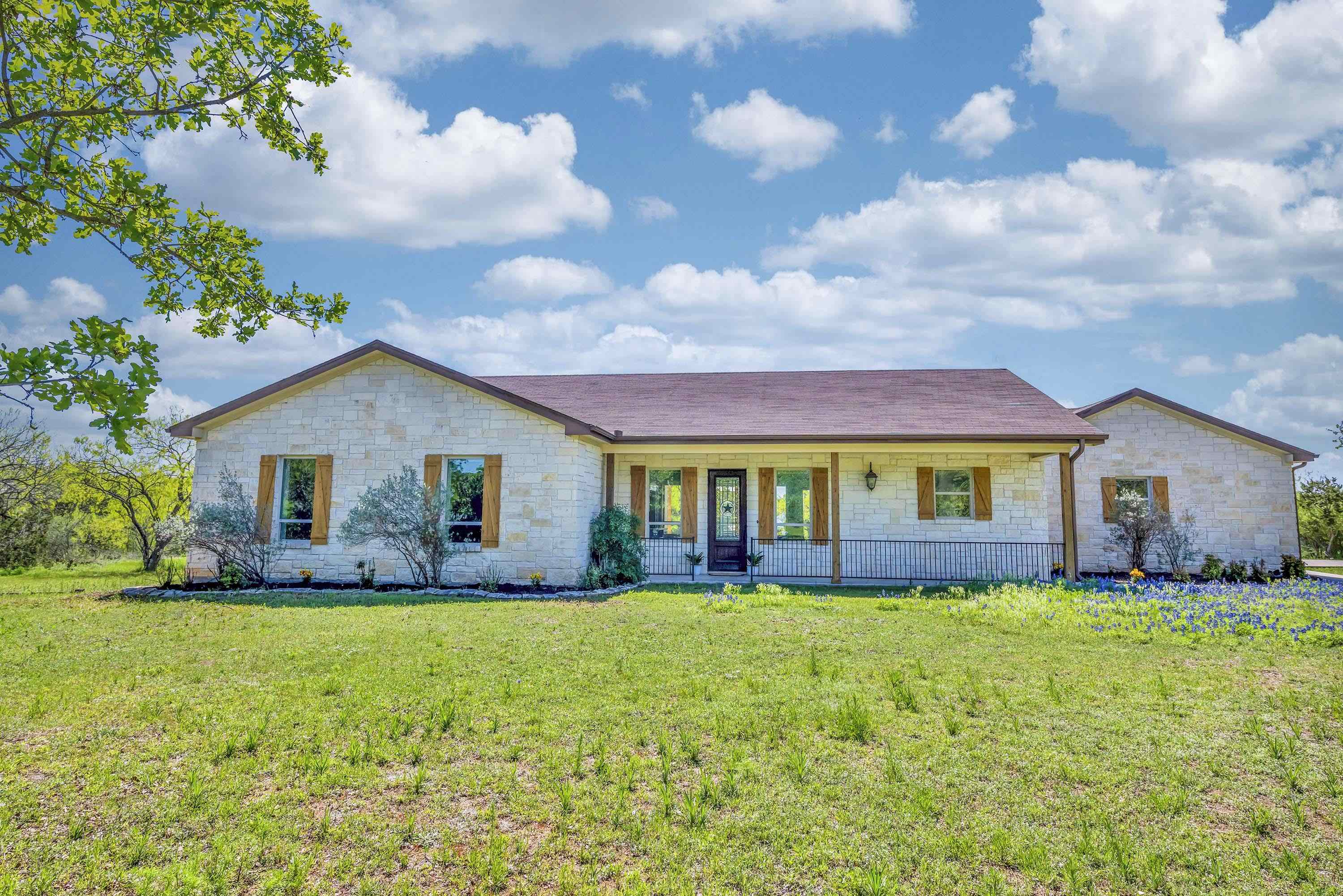 221 Oak Ridge Trail Kingsland TX 78639