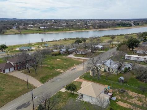 305 W Tarrant Street Llano TX 78643
